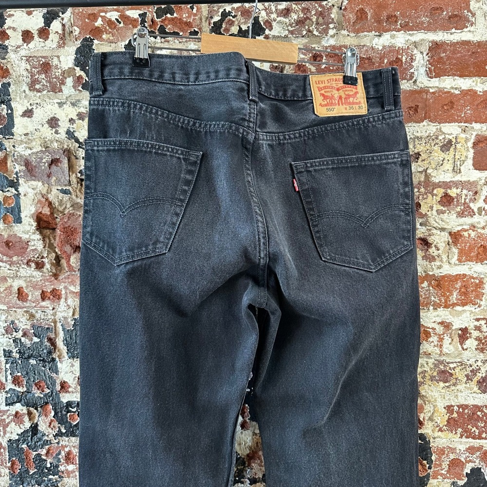 Levis 550 Black Red Tab Relaxed Tapered Mens Jeans 36x30 - Picture 5 of 15